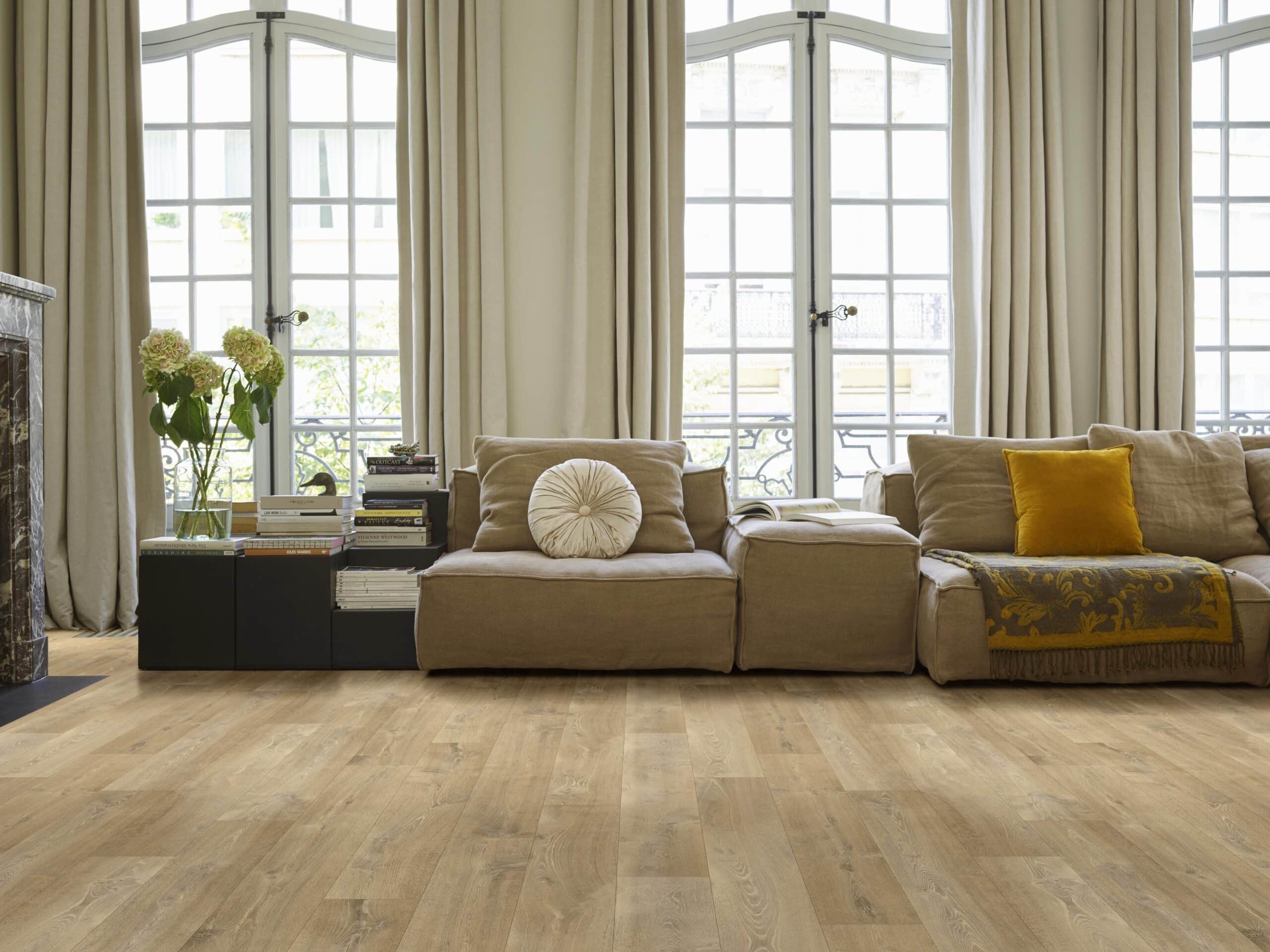 Dasos Sheet Vinyl – Oak Plank in a living room